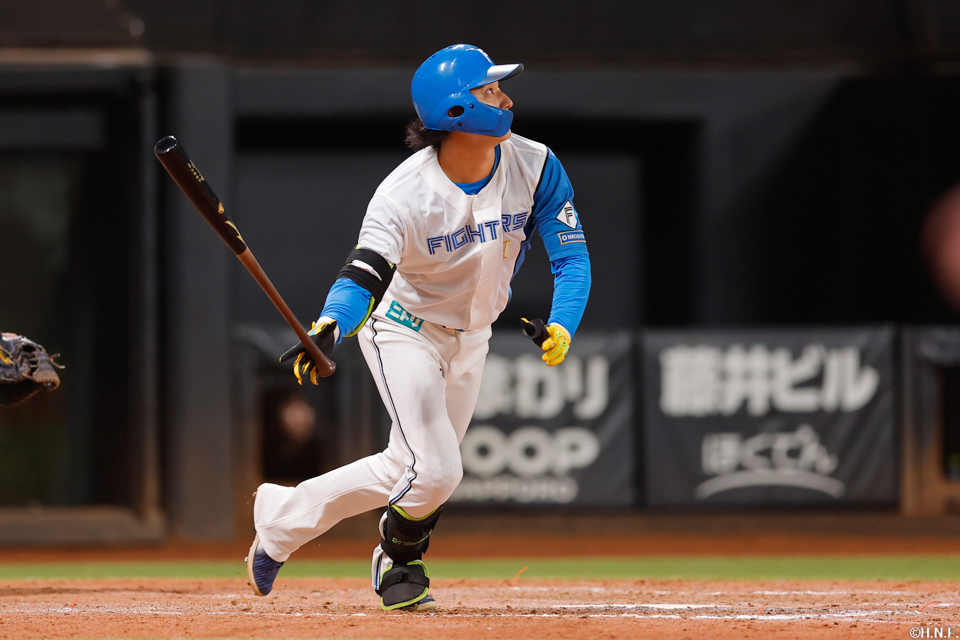 9回裏、代打でサヨナラ適時二塁打を放つ淺間選手