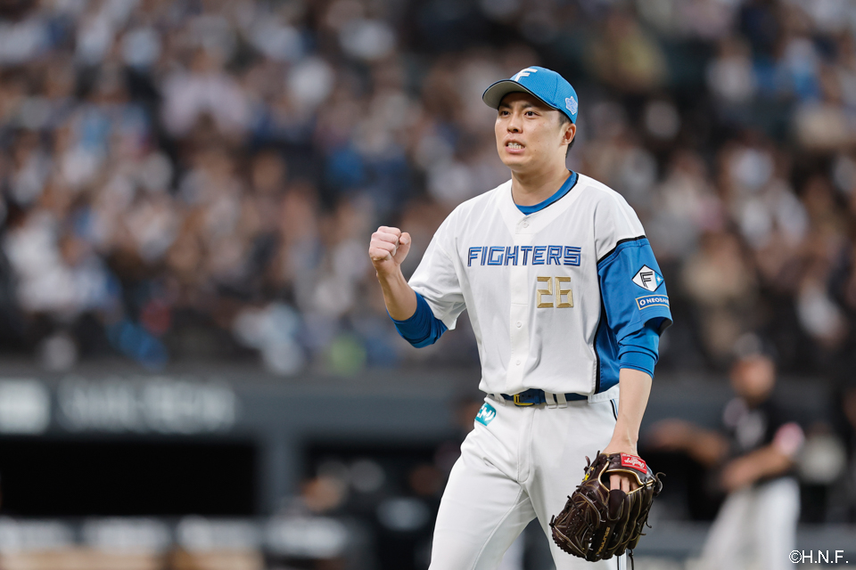 6回表を抑えた田中正義投手