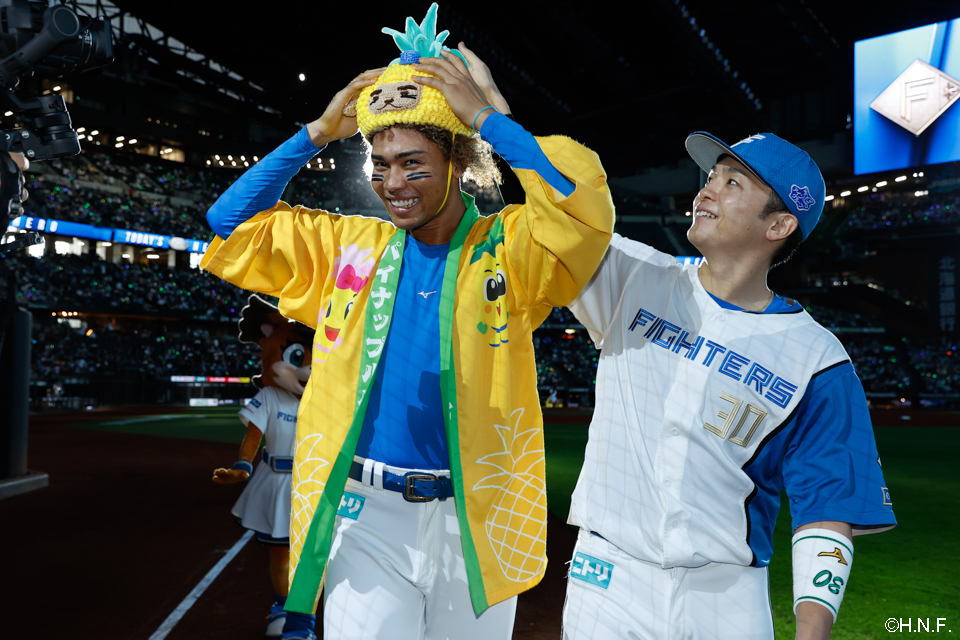 ヒーローの郡司選手と水谷選手02