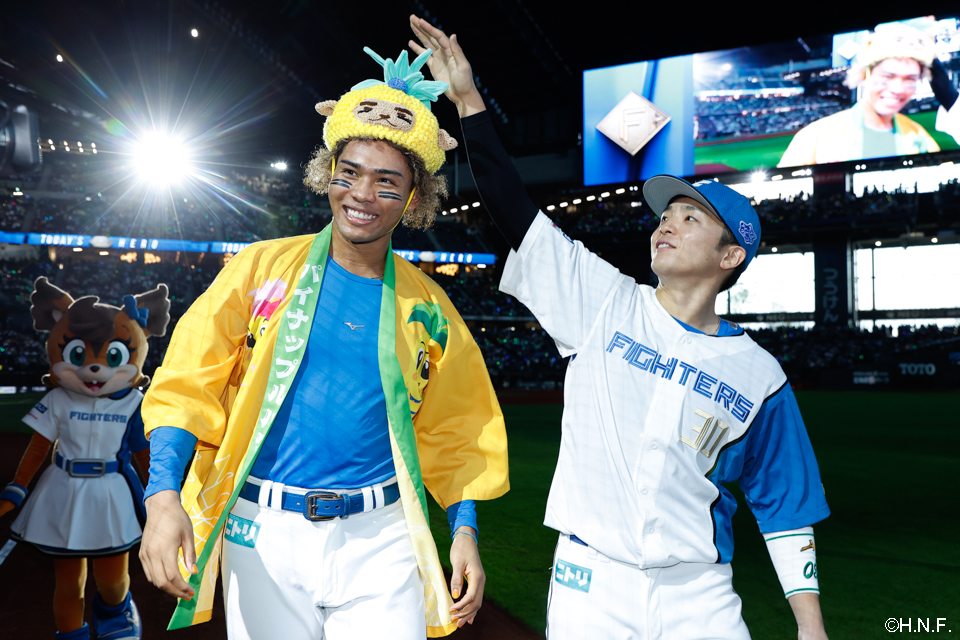 ヒーローの郡司選手と水谷選手03