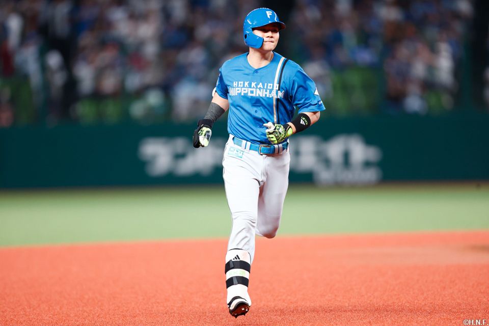 2回表、先制の2ランを放つ清宮選手02