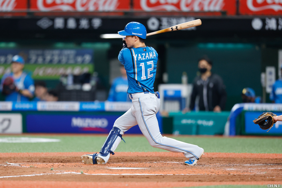 3回表、内野安打を放つ矢澤選手