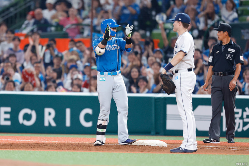 3回表、ライトへ2点適時打を放った清宮選手