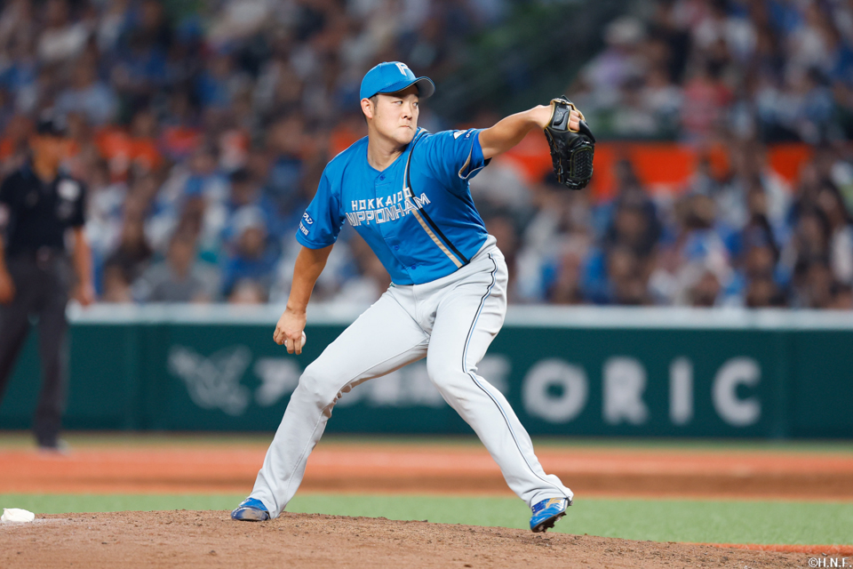 8回、四番手の齋藤投手01