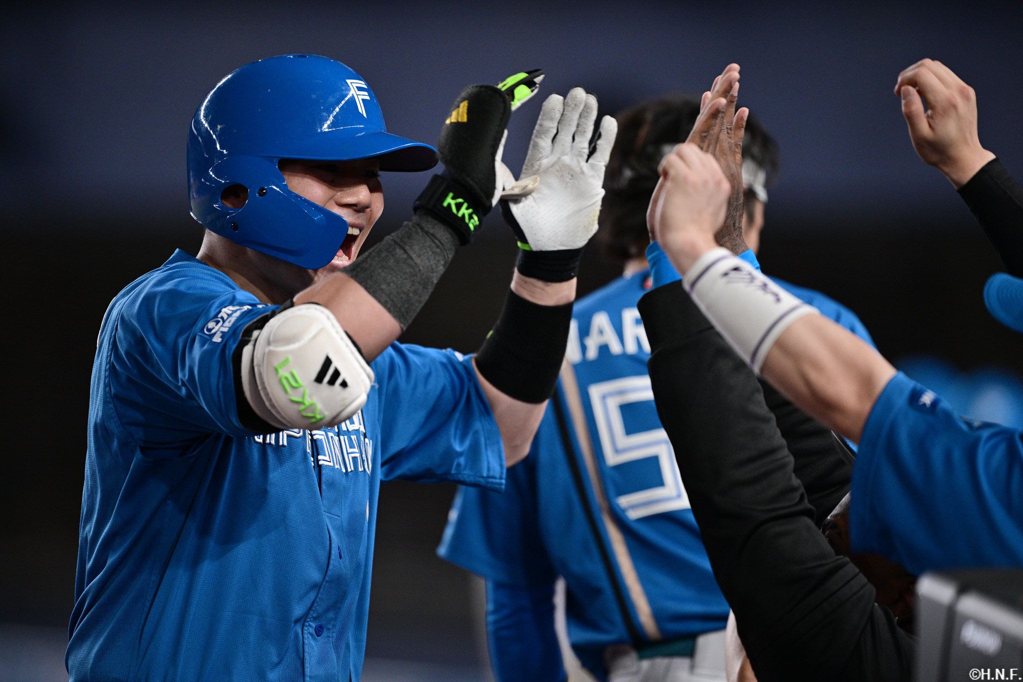 2回表、先制の本塁打を放つ清宮選手02