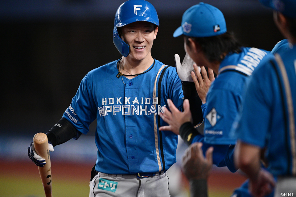 4回表、同点の犠飛を放つ矢澤選手02