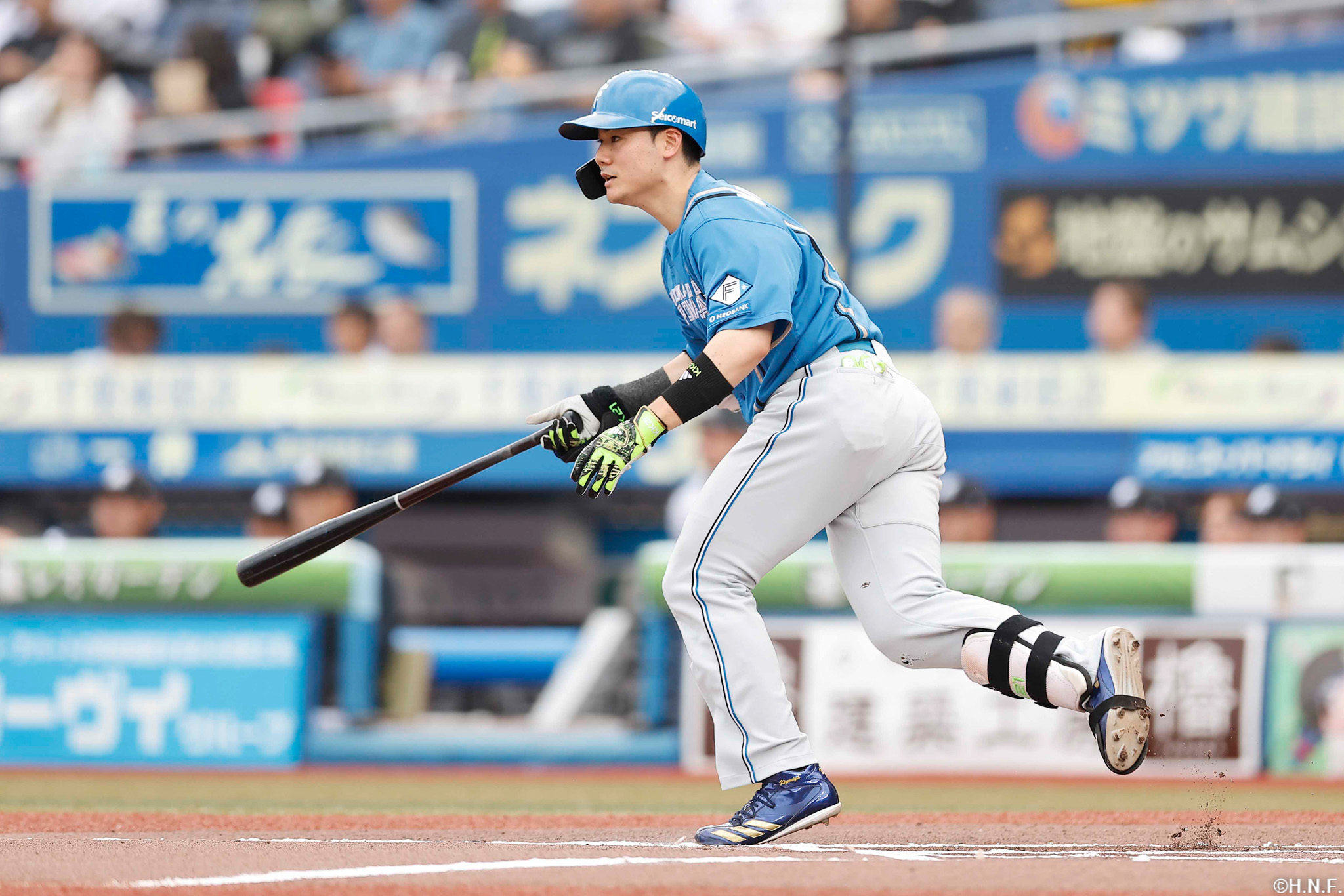 6回表、センターへヒットを放つ清宮選手