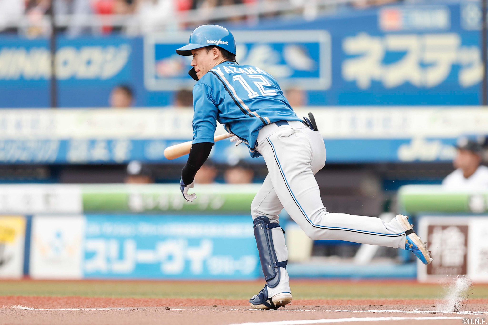 7回表、内野安打を放つ矢澤選手