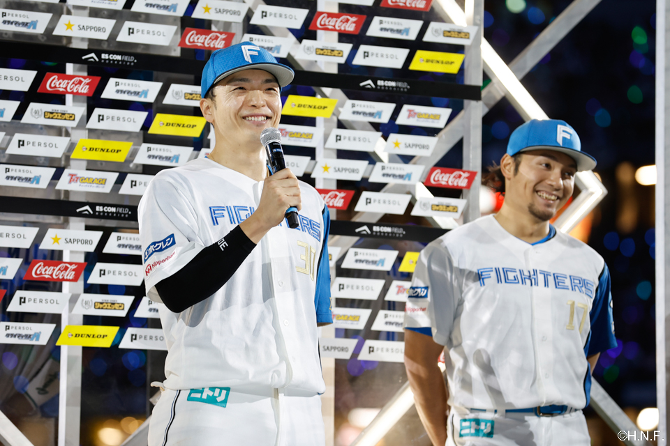 ヒーローの郡司選手と伊藤投手