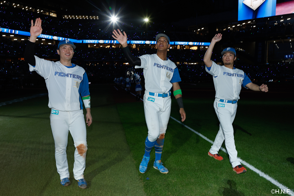 ヒーローの万波選手、伊藤投手、郡司選手02