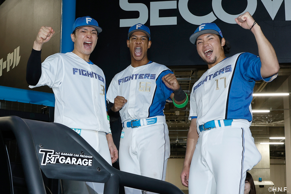 ヒーローの万波選手、伊藤投手、郡司選手03