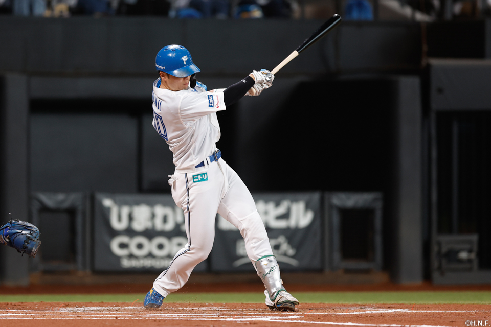 1回裏、内野安打を放つ郡司選手