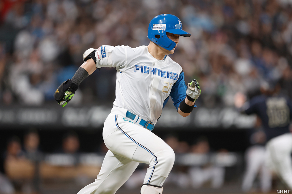 3回裏、センターへ2点適時三塁打を放つ清宮選手02