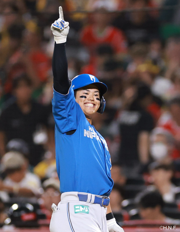 3回表、レフトへヒットを放つ今川選手