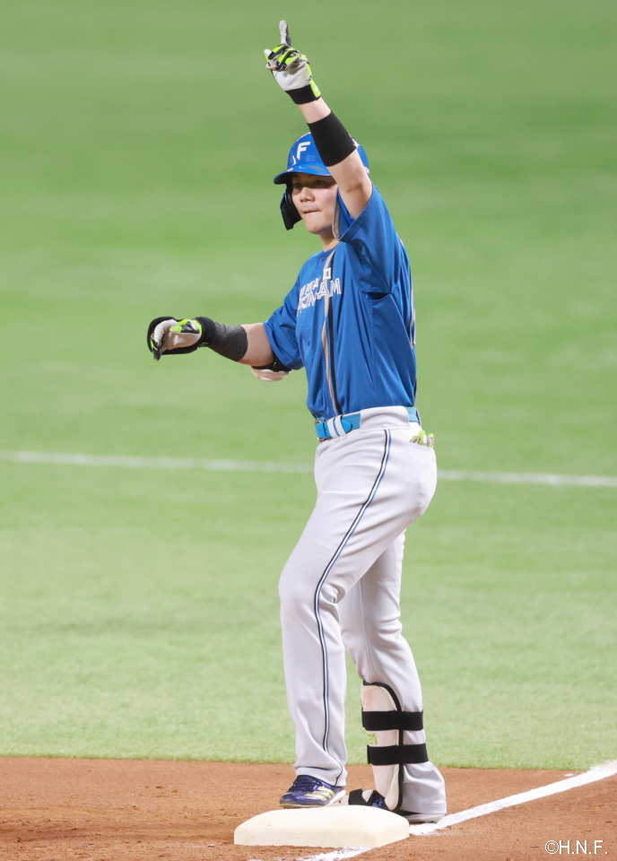 1回表、ライトへヒットを放った清宮選手