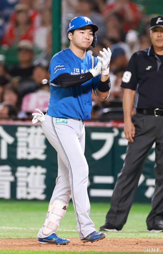 4回表、レフトへヒットを放った山縣選手