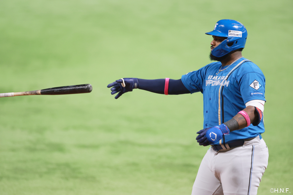 3回表、勝ち越しの2ランを放ったレイエス選手01