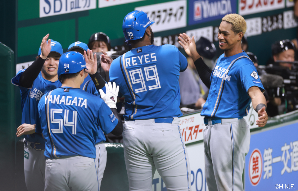 3回表、勝ち越しの2ランを放ったレイエス選手04