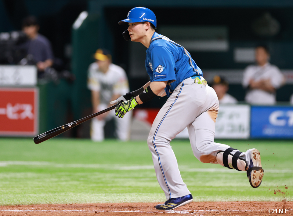 4回表、センターへ適時打を放つ清宮選手01