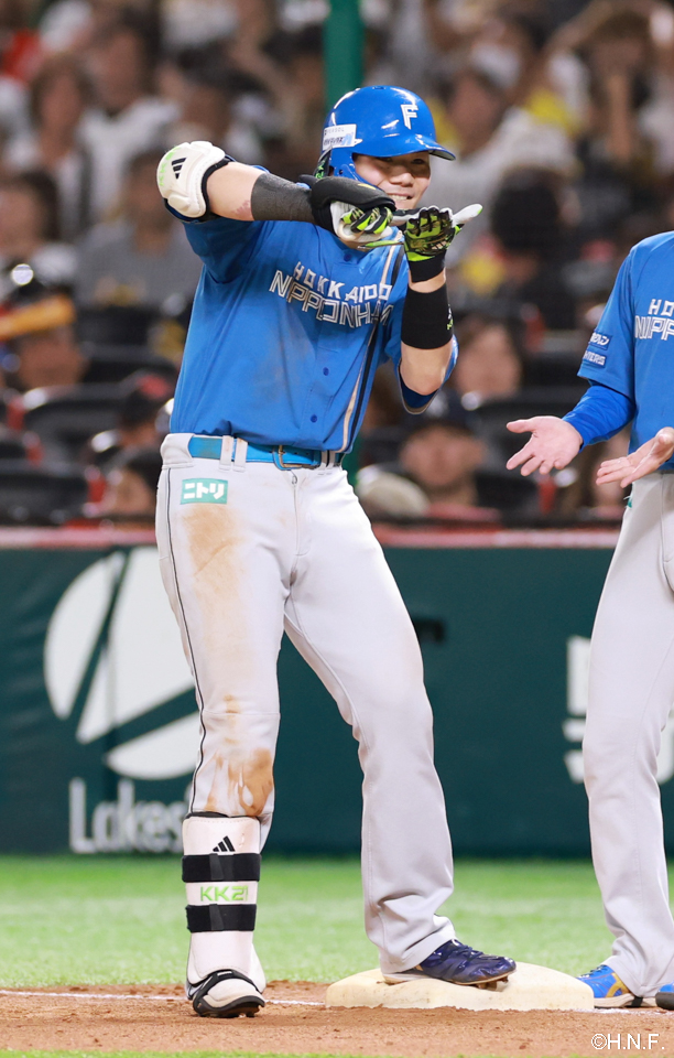 4回表、センターへ適時打を放つ清宮選手02