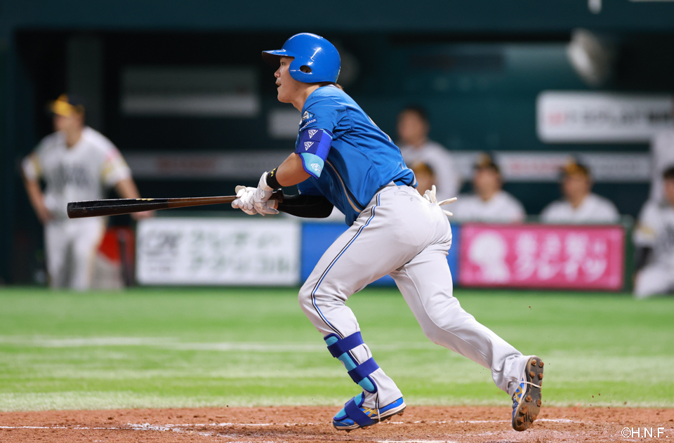 5回表、三塁打を放つ伏見選手01