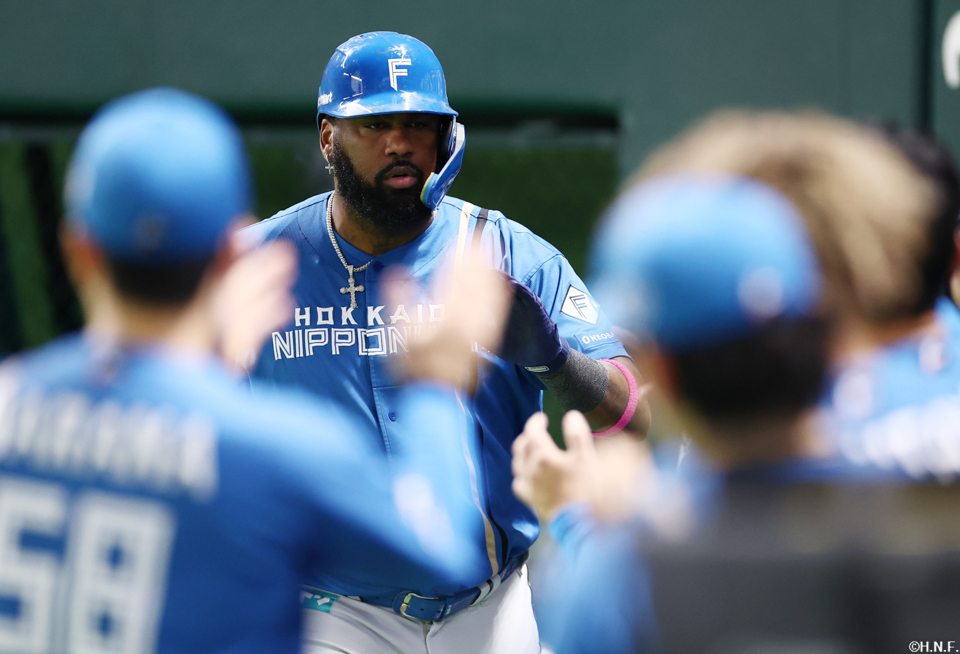 4回表、生還したレイエス選手