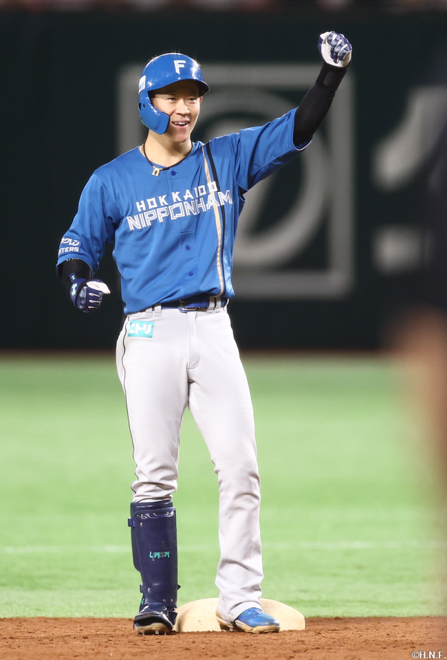 4回表、ライトへ適時二塁打を放った矢澤選手