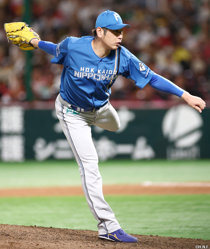 7回、三番手の加藤貴投手01