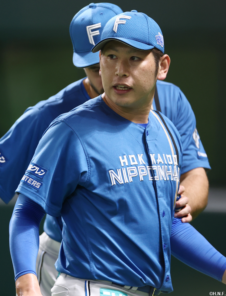 7回、三番手の加藤貴投手02