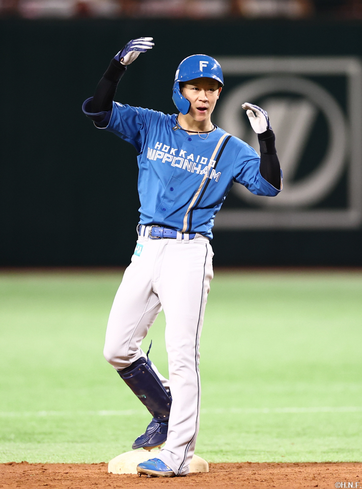 4回表、ライトへ二塁打を放った矢澤選手