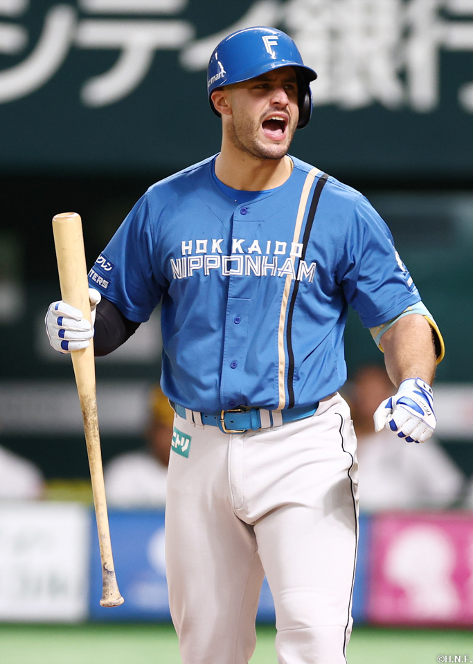 7回表、四球を選んだマルティネス選手