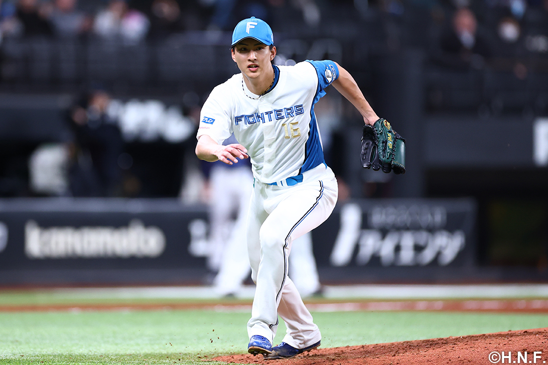 カバーに入る達投手