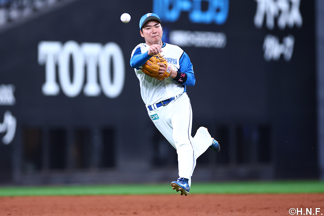 守備をする山縣選手02