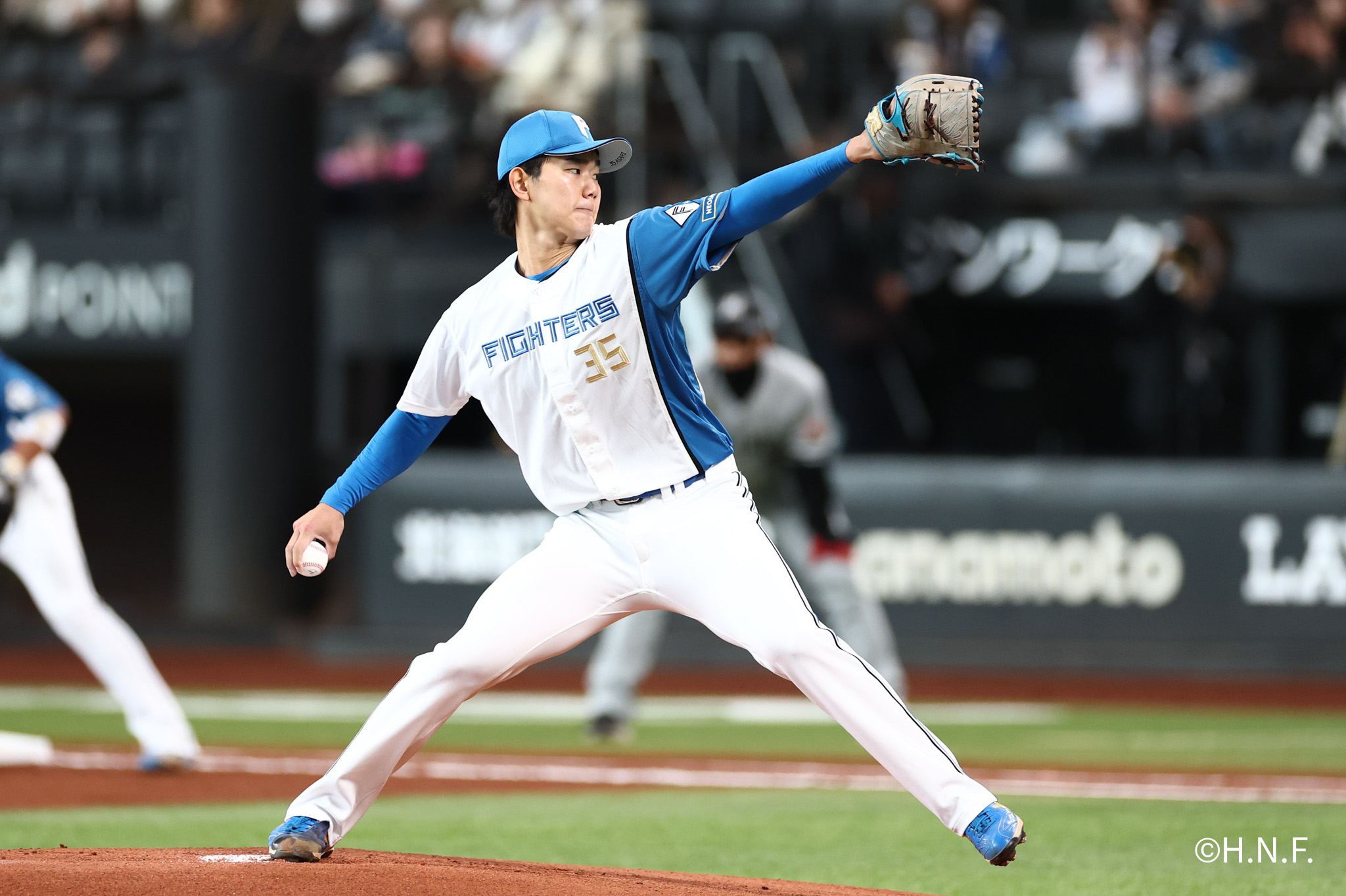 先発の浅利投手01