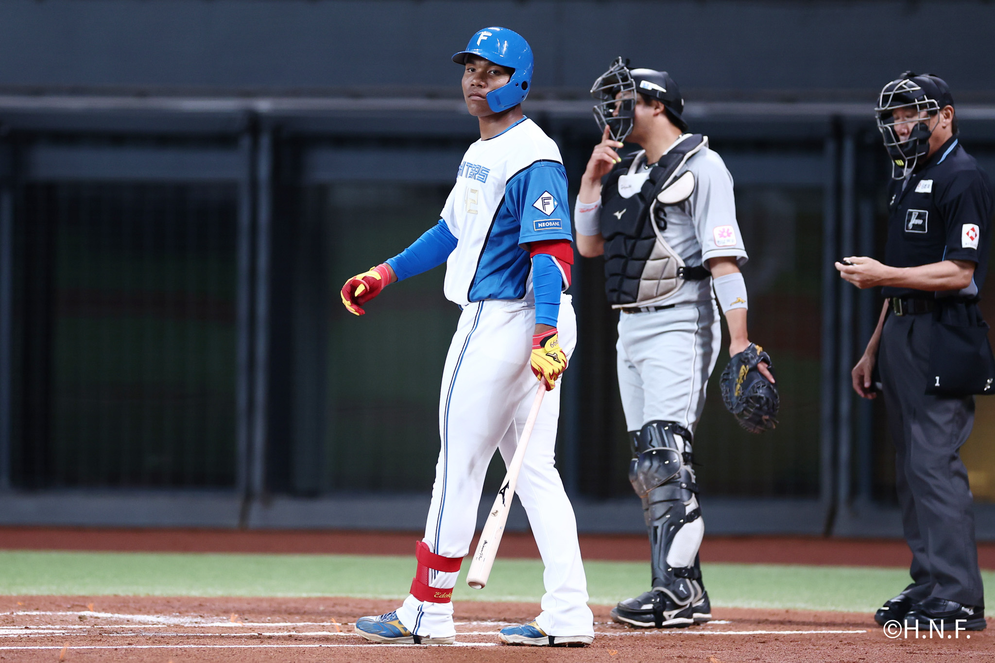 1回裏、打席に入るエドポロ選手