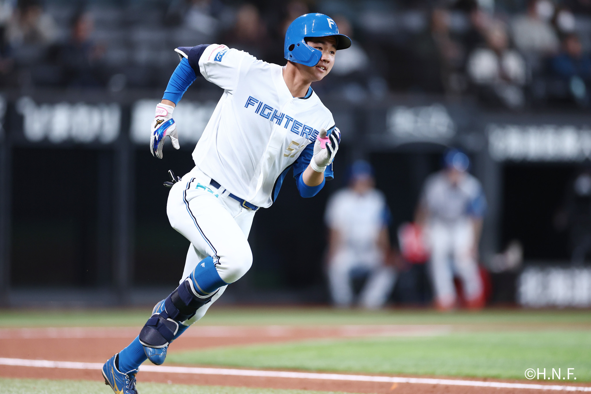 3回裏、レフトへヒットを放った半田選手01