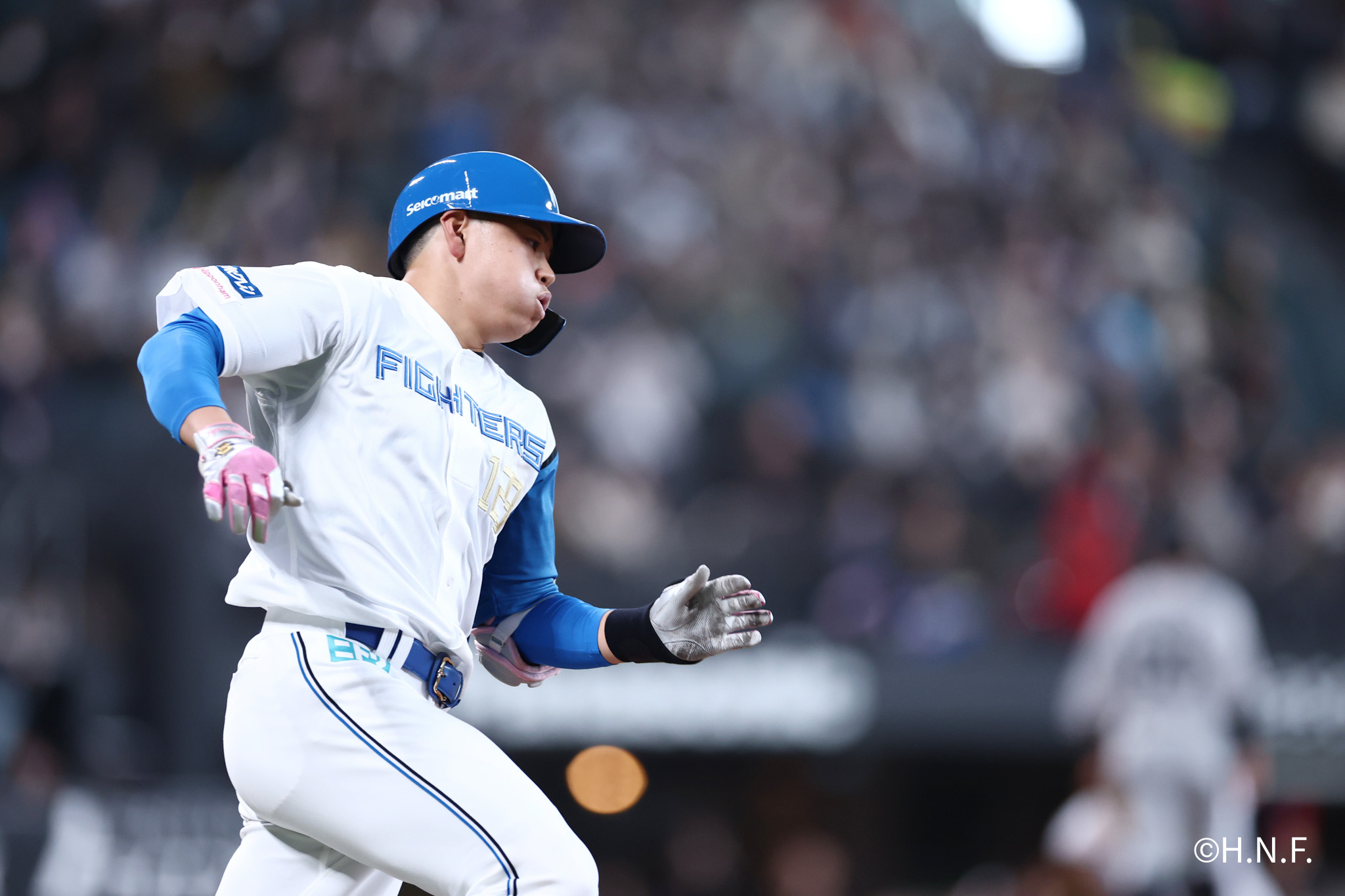 3回裏、先制の2点適時三塁打を放った常谷選手02