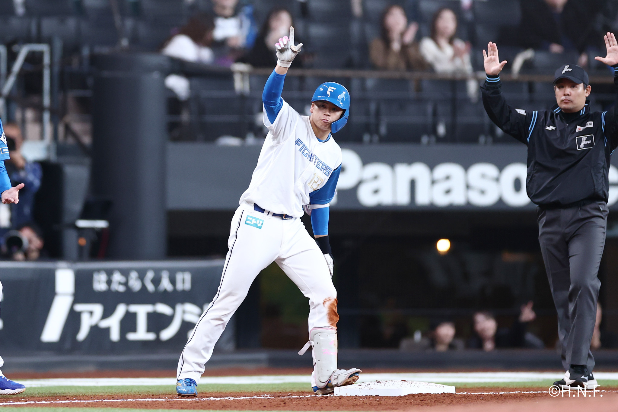 3回裏、先制の2点適時三塁打を放った常谷選手03