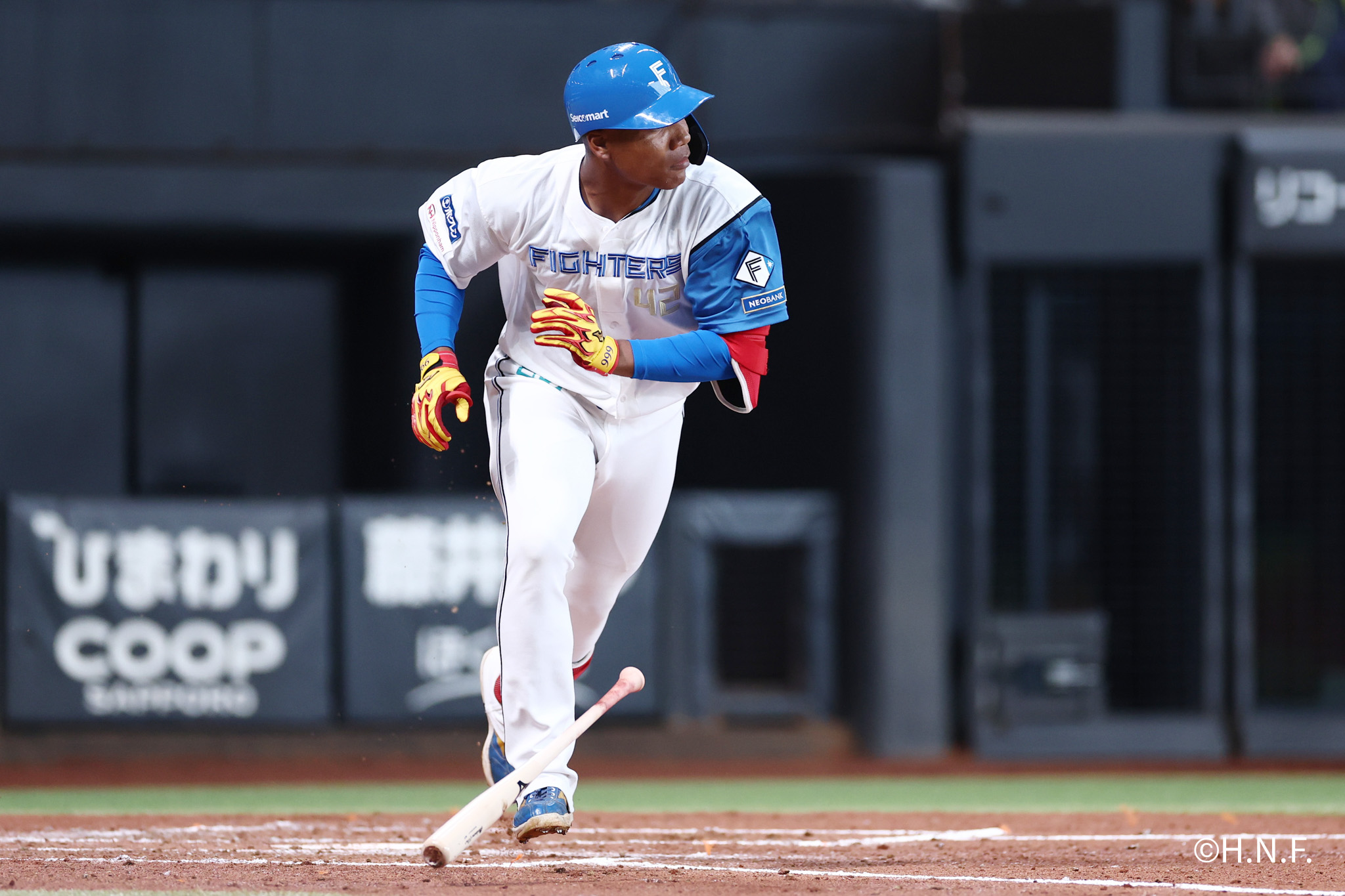 3回裏、左中間へ犠飛を放ったエドポロ選手