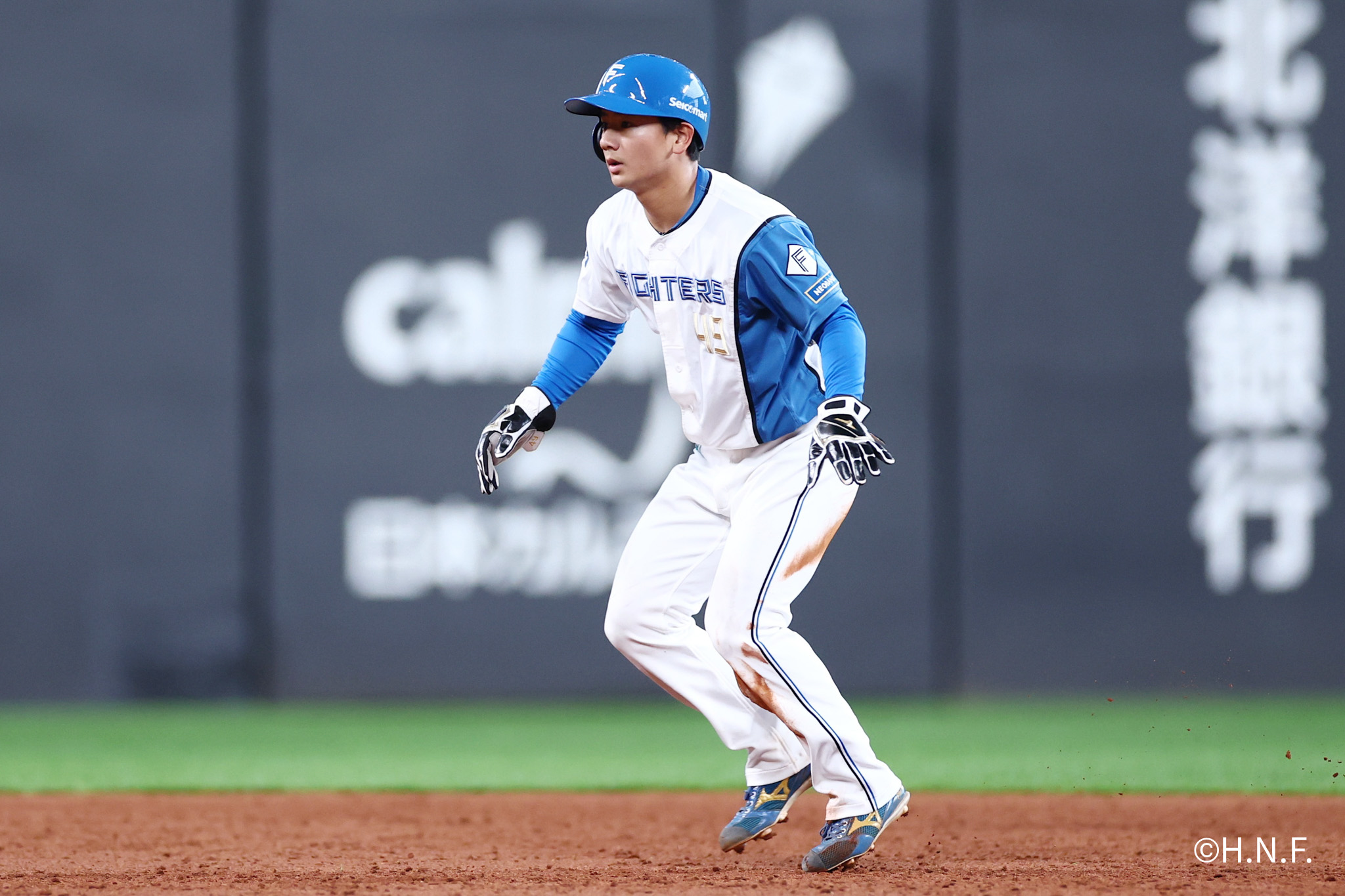 3回裏、盗塁を決める大塚選手