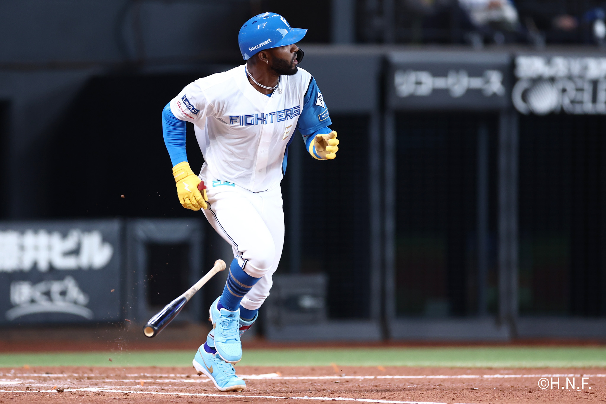 6回裏、レフトへ本塁打を放ったエドポロ選手01