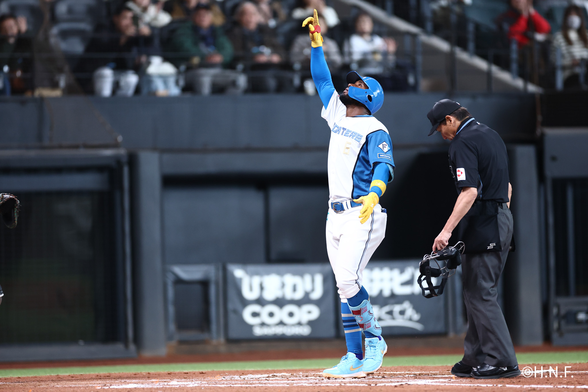 6回裏、レフトへ本塁打を放ったエドポロ選手03