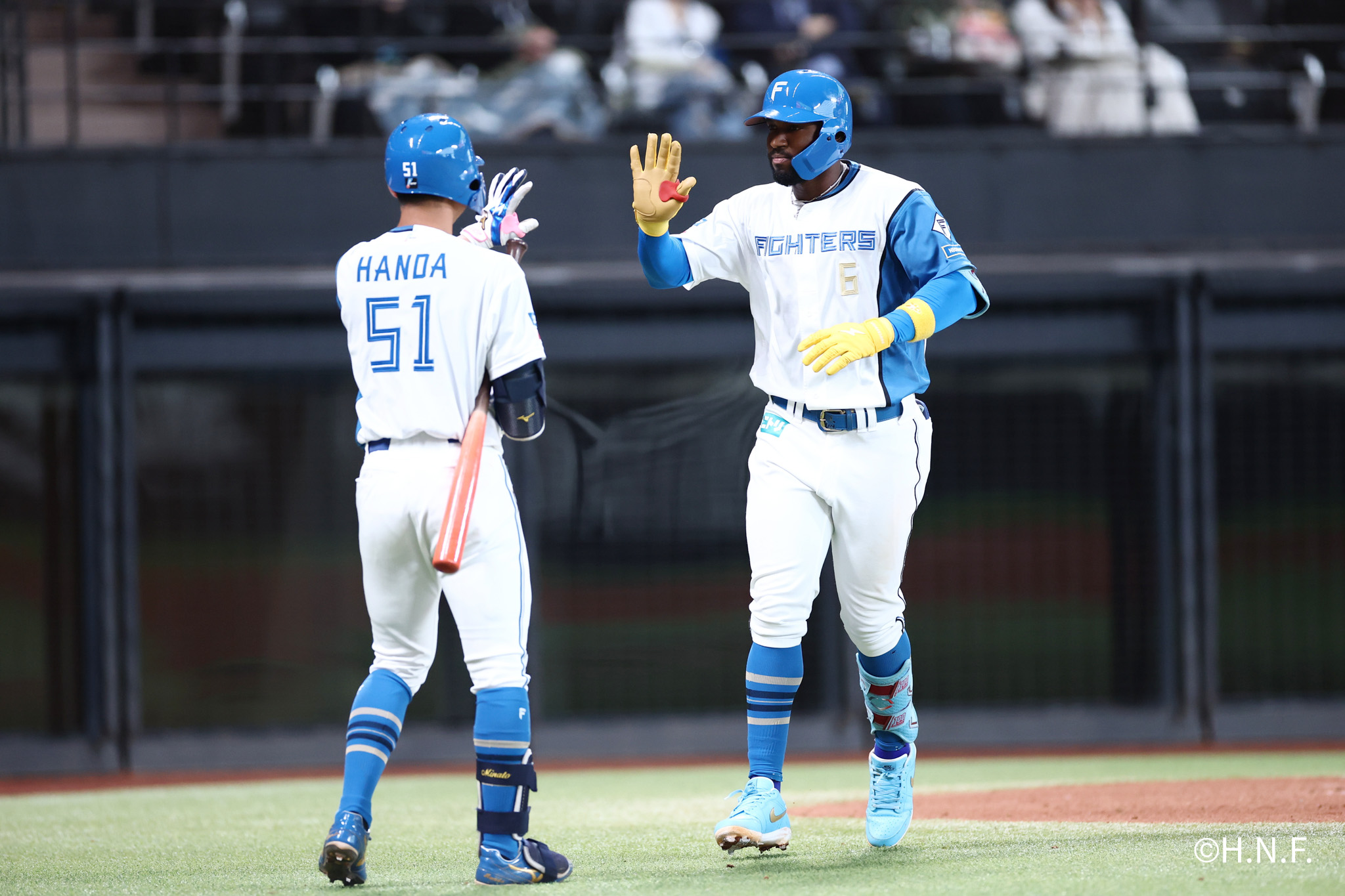 6回裏、レフトへ本塁打を放ったエドポロ選手04