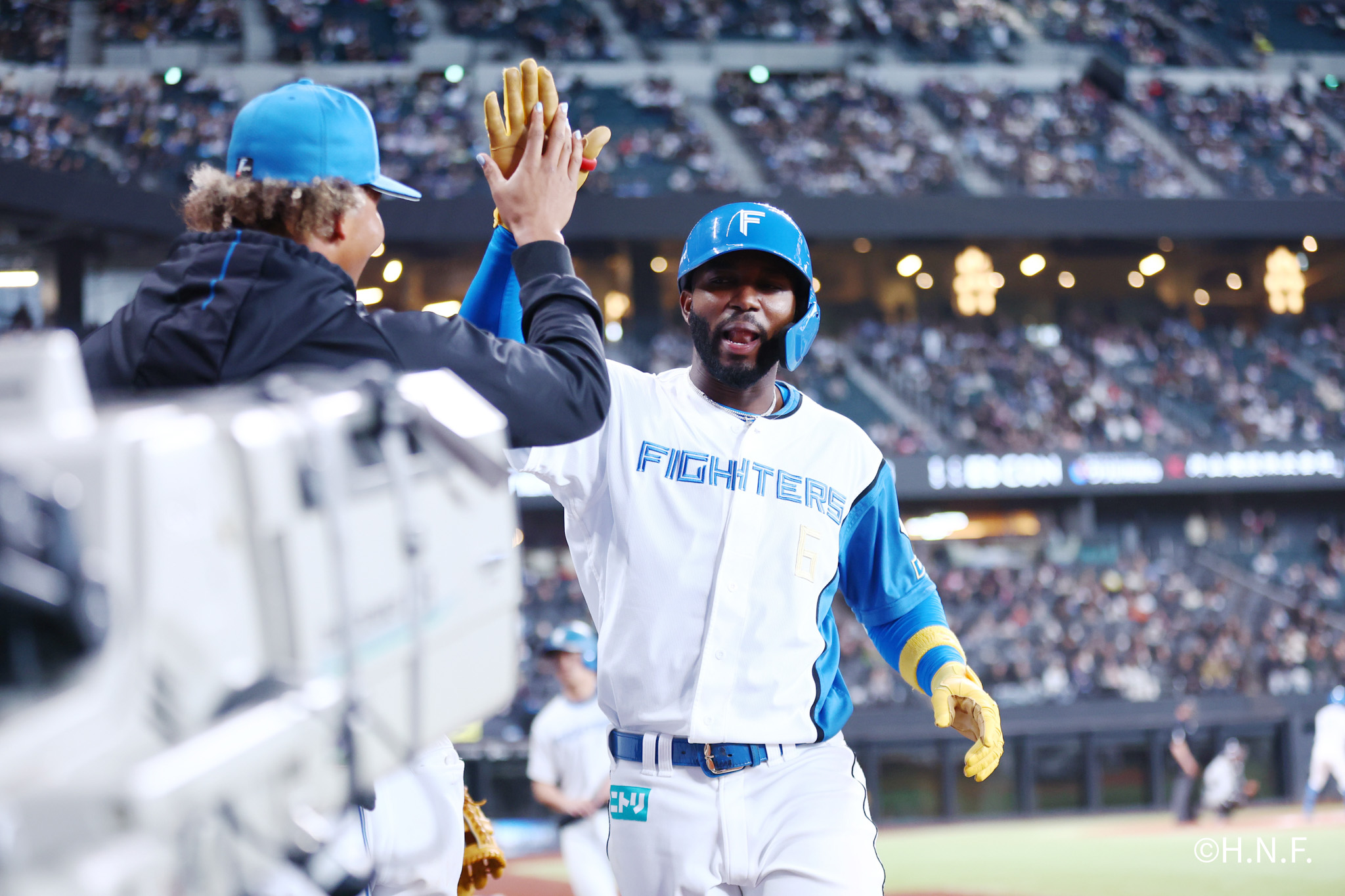 6回裏、レフトへ本塁打を放ったエドポロ選手05