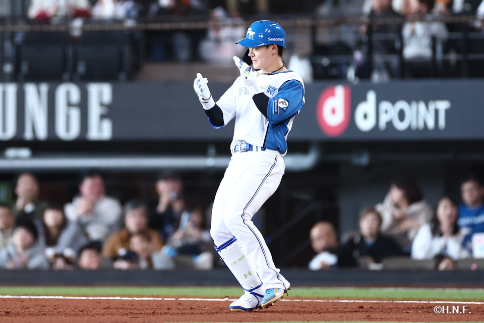 1回裏、ライトへヒットを放った矢澤選手02