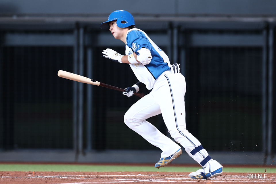 2回裏、センターへ適時打を放った清水優選手01