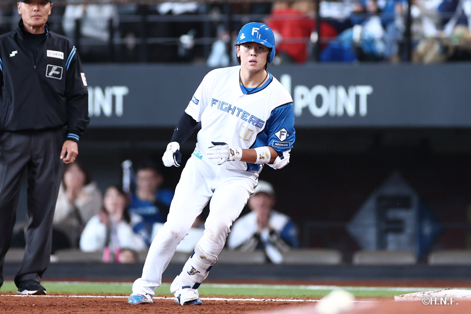 2回裏、センターへ適時打を放った清水優選手02