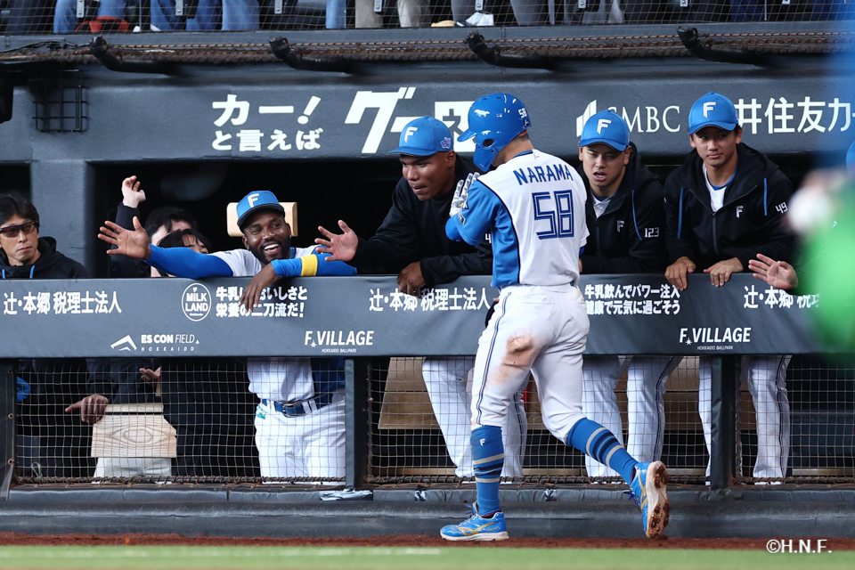 2回裏、生還した奈良間選手