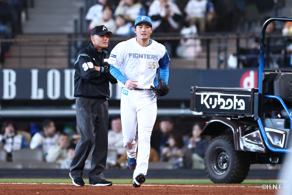 3回、二番手の菊地投手01