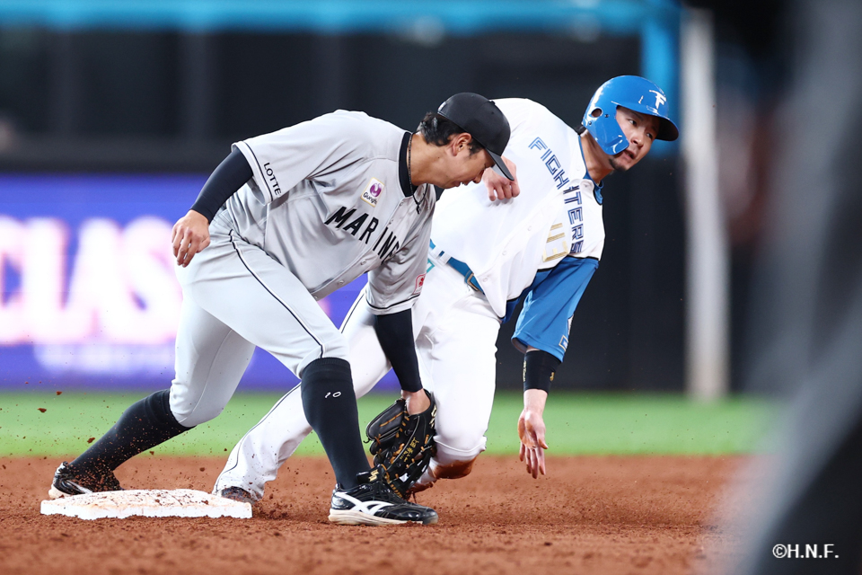 3回裏、盗塁を決める水野選手